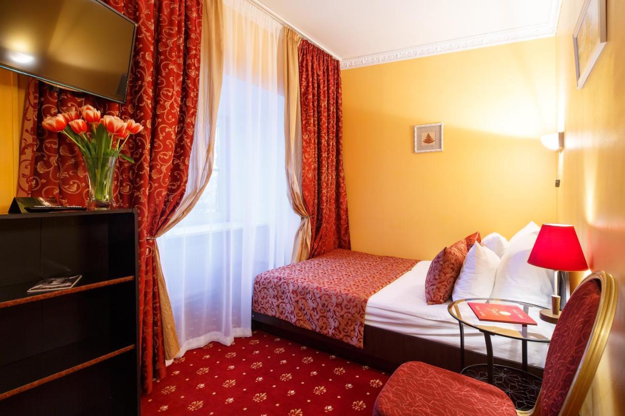 Jenavi Club Hotel Sankt Petersborg Eksteriør billede